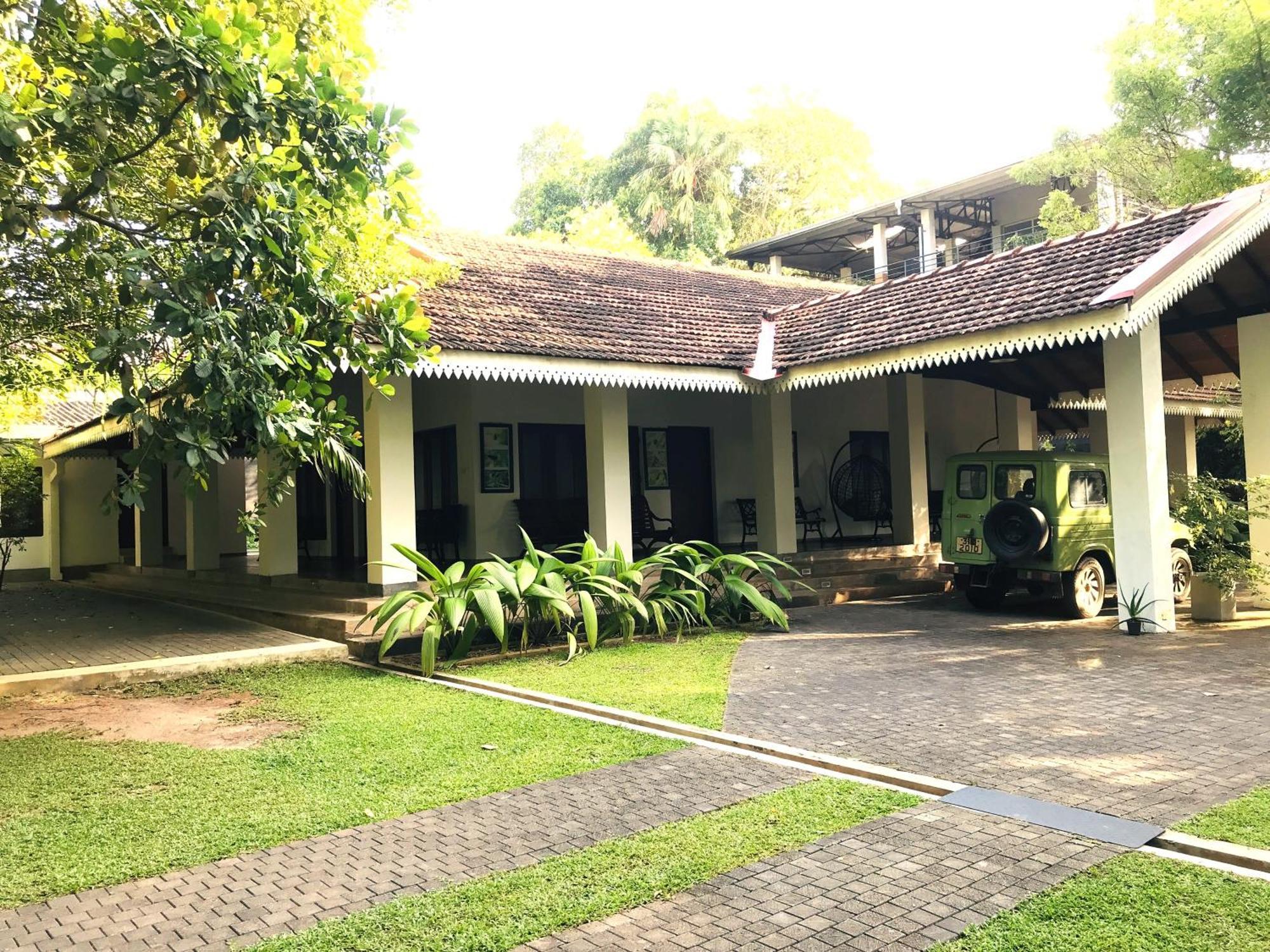 Ceylon Kingsmen Garden Hotel - Katunayake Negombo Exterior photo