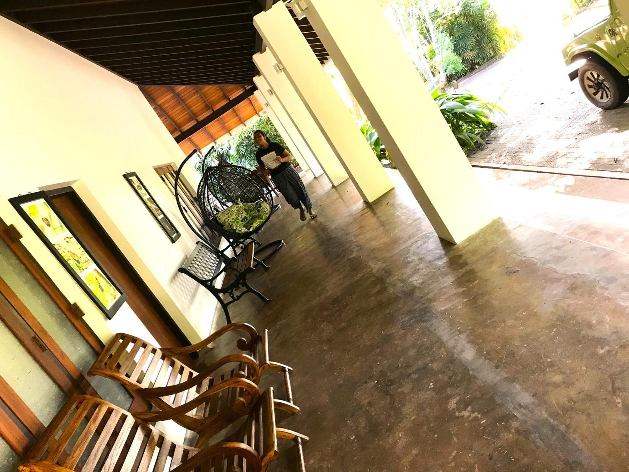 Ceylon Kingsmen Garden Hotel - Katunayake Negombo Exterior photo